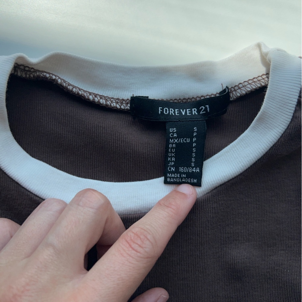 Forever 21 Brown Yellowstone Graphic baby Tee woman’s small - Picture 3 of 5